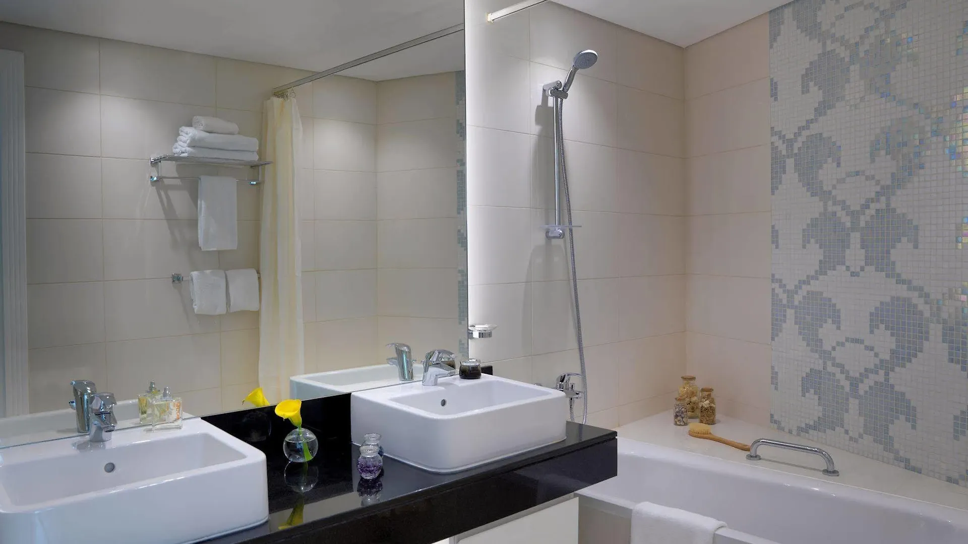 ** Aparthotel Damac Maison De Ville Breeze Dubai United Arab Emirates